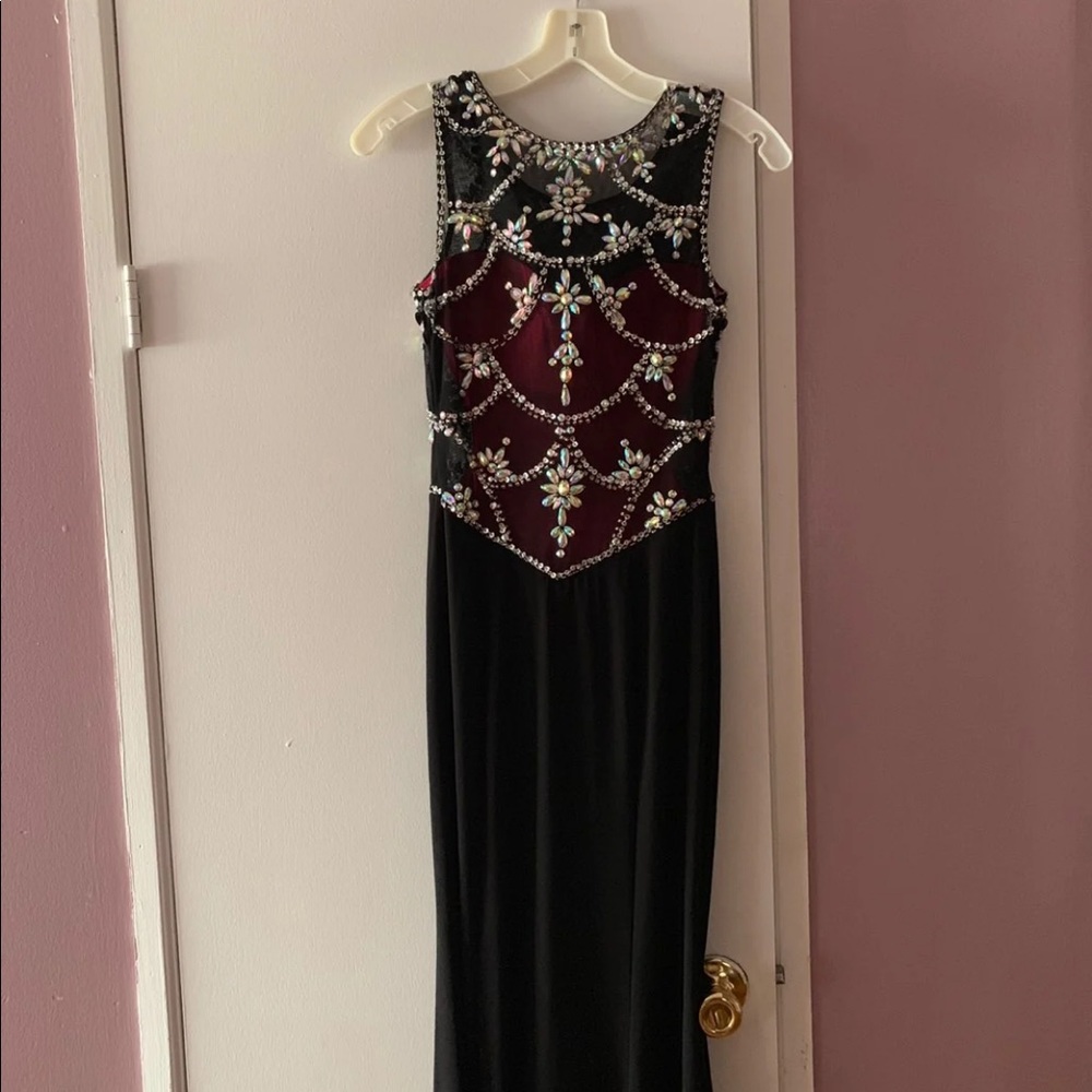 Formal dress - Picture 4 of 4